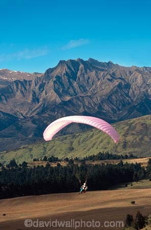 parachute;pink-parachute;paraglide;paragliding;paraglider;parapont;paraponting;paraponter;float;floating;drift;drifting;recreation;recreational