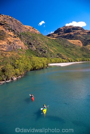 kayak;kayaks;kayaking;kayaker;kayakers;vibrant;colour;holiday;vacation;relax;recreation;recreational;shadow;shadows;water;lake;paddle;paddling;river;central-otago