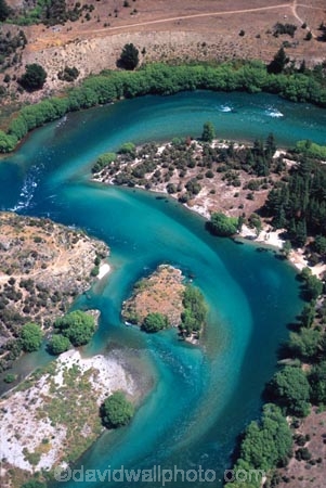 river;rivers;clutha;tree;trees;curve;curves;s;s-curve;s_curve;s-bend;s_bend;u;u-curve;u_curve;u-bend;u_bend;hairpin;hair-pin;hairpin-corner;corner;island;islands;mottled;speckly;speckle;speckled;blue_green;blue-green