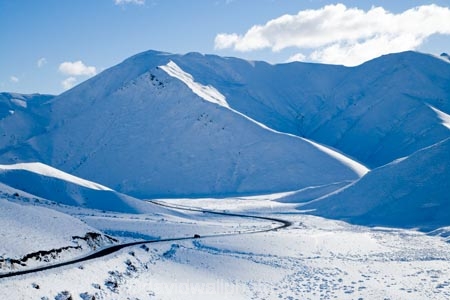 alpine;alpine-pass;alpine-passes;bend;bends;Central-Otago;cold;corner;corners;driving;freeze;freezing;highway;highways;Lindis-Pass;Lindis-Pass-Scenic-Reserve;N.Z.;New-Zealand;North-Otago;NZ;open-road;open-roads;Otago;road;road-trip;roads;S.I.;season;seasonal;seasons;SI;snow;snowy;South-Island;transport;transportation;travel;traveling;travelling;trip;white;winter;wintery