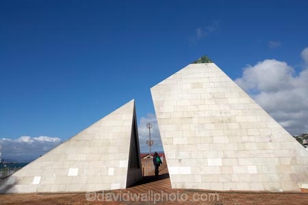 art;art-work;art-works;capital;capitals;City-to-Sea-Bridge;Civic-Sq;Civic-Square;N.I.;N.Z.;New-Zealand;NI;North-Is;North-Island;NZ;public-art;public-art-work;public-art-works;public-sculpture;public-sculptures;pyramid;pyramids;sculpture;sculptures;Split-Pyramid-Sculpture;Wellington