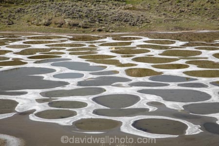 alkali-lake;alkaline-lake;alkaline-lakes;B.C.;BC;British-Columbia;calcium;Canada;Canadian;circle;circles;closed-basin;closed-basins;closed-drainage-basin;closed-drainage-basins;endorheic;endorheic-basin;endorheic-basins;Endorheic-lake;Endorheic-lakes;Khiluk;la-Colombie_Britannique;lake;lakes;magnesium-sulfate;mineral;mineral-lake;mineral-lakes;minerals;North-America;Okanagan-Valley;Osoyoos;pattern;patterns;sacred-lake;sacred-lakes;sacred-site;sacred-sites;saline;saline-lake;saline-lakes;salt-lake;salt-lakes;sodium-sulphate;spot;spots;Spotted-Lake;terminal-basin;terminal-basins;unusual-formations;unusual-natural-feature