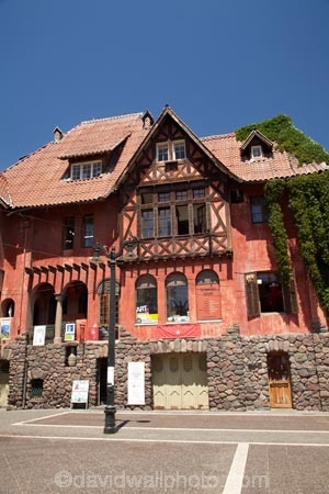 architectural;architecture;artisan-centre;Barrio-Bellavista;Bellavista;building;buildings;Calle-Constitucion;capital-cities;capital-city;Capital-of-Chile;Chile;Constitucion-St;cultural-centre;footpath;footpaths;heritage;historic;historic-building;historic-buildings;historical;historical-building;historical-buildings;history;il-Siciliano-Restaurant;il-Siciliano-Restaurants;La-Casa-Roja-Lehuede;La-Casa-Roja-Lehued�;national-monument;old;Plaza-Camilo-Mori;Santiago;sidewalk;sidewalks;South-America;Sth-America;street;street-scene;street-scenes;streets;tradition;traditional