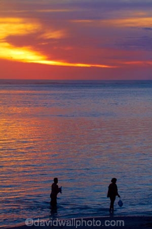 coast;coastal;coastline;coastlines;coasts;Coral-Coast;dusk;evening;Fij;Fiji-Islands;foreshore;Korotogo;nightfall;ocean;orange;Pacific;Pacific-Ocean;people;person;sea;shore;shoreline;shorelines;shores;Sigatoka;silhouette;silhouettes;sky;South-Pacific;sunset;sunsets;tourism;tourist;tourists;tropical-island;tropical-islands;twilight;Viti-Levu;Viti-Levu-Island;water
