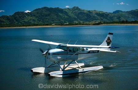 plane;planes;floats;plane;aeroplane;planes;aeroplanes;airplane;airplanes;fly;flying;lakes;aviation;aircraft;aircrafts;flight;flights;pilot;pilots