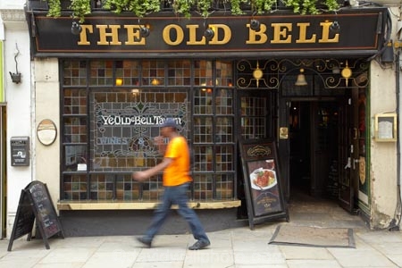 1670s;3924;ale-house;ale-houses;architecture;bar;bars;britain;building;buildings;England;Europe;free-house;free-houses;G.B.;GB;Great-Britain;heritage;historic;historic-building;historic-buildings;historical;historical-building;historical-buildings;history;hotel;hotels;kingdom;London;old;pedestrians;people;person;place;places;pub;public-house;public-houses;pubs;saloon;saloons;street-scene;street-scenes;tavern;taverns;The-City-of-London;The-Old-Bell;tradition;traditional;Traditional-English-Pub;Traditional-English-Pubs;Traditional-Pub;Traditional-Pubs;U.K.;UK;united;United-Kingdom;Ye-Old-Bell