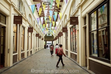 boutique;boutiques;Britain;building;buildings;commerce;commercial;Covent-Garden;Covent-Garden-Market;Covent-Garden-Piazza;England;Europe;G.B.;GB;Great-Britain;heritage;historic;historic-building;historic-buildings;historical;historical-building;historical-buildings;history;London;Monopoly-places;old;places-on-monopoly-board;retail;retail-store;retailer;retailers;shop;shopper;shoppers;shopping;shops;steet-scene;store;stores;street-scene;street-scenes;tradition;traditional;U.K.;UK;United-Kingdom;WC2;West-End
