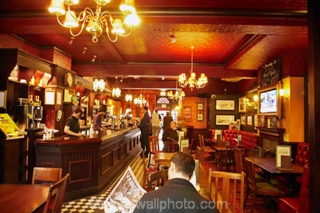 ale-house;ale-houses;bar;bars;Bloomsbury;Britain;Cosmo-Pl;Cosmo-Place;drinker;drinkers;England;Europe;free-house;free-houses;G.B.;GB;Great-Britain;heritage;historic;historical;history;hotel;hotels;inside;interior;London;old;patron;patrons;place;places;pub;public-house;public-houses;pubs;saloon;saloons;tavern;taverns;The-Swan;The-Swan-Pub;tradition;traditional;U.K.;UK;United-Kingdom;WC1;West-End