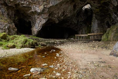 Britain;British-Isles;brook;brooks;cave;cavern;caverns;caves;coast;coastal;coastline;coastlines;coasts;creek;creeks;Durness;flow;freshwater-cave;G.B.;GB;geological;geology;Great-Britain;grotto;grottos;Highland;Highlands;limestone;limestone-cave;limestone-caves;littoral-cave;littoral-caves;roch-arches;rock;rock-arch;rock-formation;rock-formations;Scotland;Scottish-Highlands;sea-cave;sea-caves;Smoo-Cave;stream;streams;Sutherland;U.K.;UK;United-Kingdom;water;wet
