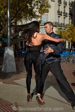 Argentina;Argentine-Republic;B.A.;BA;Buenos-Aires;couple;dance;dancer;dancers;dancing;Dorrego-Square;Latin-America;Plaza-Dorrego;San-Telmo;San-Telmo-barrio;South-America;Sth-America;tango;tango-dance;tango-dancer;tango-dancers;tango-dancing;tango-demonstration;tango-demonstrations;tango-show;tango-shows