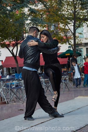 Argentina;Argentine-Republic;B.A.;BA;Buenos-Aires;couple;dance;dancer;dancers;dancing;Dorrego-Square;Latin-America;Plaza-Dorrego;San-Telmo;San-Telmo-barrio;South-America;Sth-America;tango;tango-dance;tango-dancer;tango-dancers;tango-dancing;tango-demonstration;tango-demonstrations;tango-show;tango-shows
