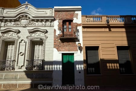 Argentina;Argentine-Republic;B.A.;BA;Buenos-Aires;building;buildings;Casa-Minima;ex-slave-house;ex_slave-house;heritage;historic;historic-building;historic-buildings;historical;historical-building;historical-buildings;history;Latin-America;narrow;narrow-house;old;San-Telmo;San-Telmo-barrio;skinny-house;South-America;Sth-America;tradition;traditional