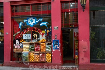 Argentina;Argentine-Republic;B.A.;BA;Buenos-Aires;colorful;colour;colourful;commerce;commercial;food;food-market;food-markets;food-stall;food-stalls;fruit;fruit-and-vegetable-shop;fruit-and-vegetables;fruit-market;fruit-markets;Latin-America;market_place;produce;produce-market;produce-markets;produce-shop;product;products;retail;retailer;retailers;San-Telmo;San-Telmo-barrio;shop;shops;South-America;stall;stalls;steet-scene;Sth-America;street-scenes