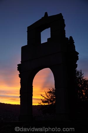 arch;arches;archway;archways;Bolivia;capital;Capital-of-Bolivia;Chuqi-Yapu;dusk;evening;La-Paz;Latin-America;Mirador-Killi-Killi;night;night_time;nightfall;Nuestra-SeÃ±ora-de-La-Paz;silhouette;silhouettes;South-America;Sth-America;sunset;sunsets;The-Americas;twilight