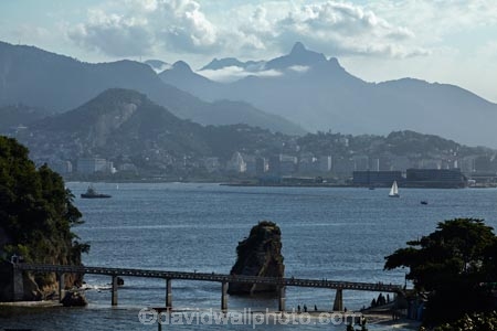 Baía-de-Guanabara;Boa-Viagem-Island;Brasil;Brazil;bridge;bridges;coast;coastal;coastline;coastlines;footbridge;footbridges;Guanabara-Bay;Ilha-de-Boa-Viagem;Latin-America;Niteroi;Niterói;Rio;Rio-de-Janeiro;sea;seas;shore;shoreline;shorelines;shores;South-America;Sth-America;water