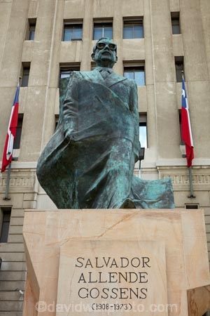 Allende;capital-cities;capital-city;Capital-of-Chile;Chile;Chile-flag;Chilean-flag;flag;flags;former-president;Latin-America;President-Allende;Salvador-Allende;Salvador-Allende-Gossens;Salvador-Guillermo-Allende-Gossens;Santiago;Santiago-de-Chile;South-America;statue;statues;Sth-America;The-Americas