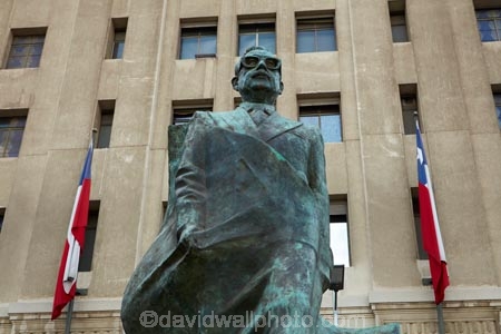 Allende;capital-cities;capital-city;Capital-of-Chile;Chile;Chile-flag;Chilean-flag;flag;flags;former-president;Latin-America;President-Allende;Salvador-Allende;Salvador-Allende-Gossens;Salvador-Guillermo-Allende-Gossens;Santiago;Santiago-de-Chile;South-America;statue;statues;Sth-America;The-Americas
