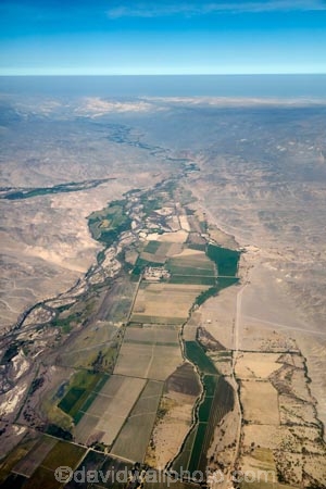 aerial;aerial-image;aerial-images;aerial-photo;aerial-photograph;aerial-photographs;aerial-photography;aerial-photos;aerial-view;aerial-views;aerials;arid;crops;desert;deserts;dry;farm;farmland;farms;Ica-Region;Lacra;Latin-America;Peru;Peruvian-Desert;Republic-of-Peru;Rio-Grand;San-Juan;South-America;Sth-America