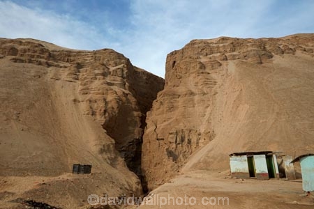 2007-earthquake;2007-Peru-earthquake;crack;cracks;crevasse;crevasses;earth;earthquake;earthquake-damage;earthquake-fault;earthquakes;fault-line;fault-lines;fault_line;fault_lines;faultline;faultlines;fissure;fissures;highway;highways;Latin-America;Pan-American-Highway;Pan_American-Highway;Peru;Peru-earthquake;Peruvian-earthquake;Republic-of-Peru;South-America;Sth-America