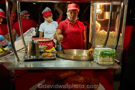 churo;churos;dark;dusk;evening;fast-food-stall;fast-foodnight;Latin-America;light;lighting;lights;Lima;night;night-time;night_time;Peru;Peruvian;Republic-of-Peru;South-America;stall;stalls;Sth-America;street-food;twilight