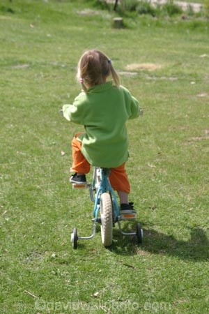 girl;girls;little;child;children;play;playing;playground;play_ground;play-ground;playgrounds;play_grounds;play-grounds;grass;green;grassy;outdoor;outdoors;outside;playtime;fun;moving;movement;childhood;happiness;happy;joy;kid;kids;bike;bikes;cycle;cycles;bicycle;bicycles;two_wheeler;two-wheeler;two_wheelers;two-wheelers;training-wheels;training_wheels;learn;learns;learning;learner;first-ride;ride;rider;riding;riders;training;daughter