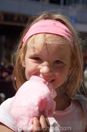 candy;Candy-Floss;candyfloss;child;children;cotton-candy;Dunedin;girl;girls;kid;kids;little-girl;little-girls;N.Z.;New-Zealand;NZ;Otago;S.I.;SI;South-Is.;South-Island;spun-sugar